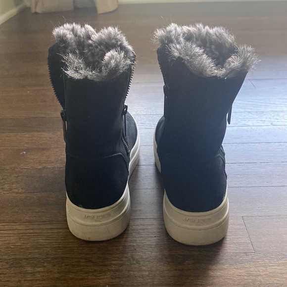 J Slides faux fur Booties Black in color in a size 6 - Picture 4 of 4
